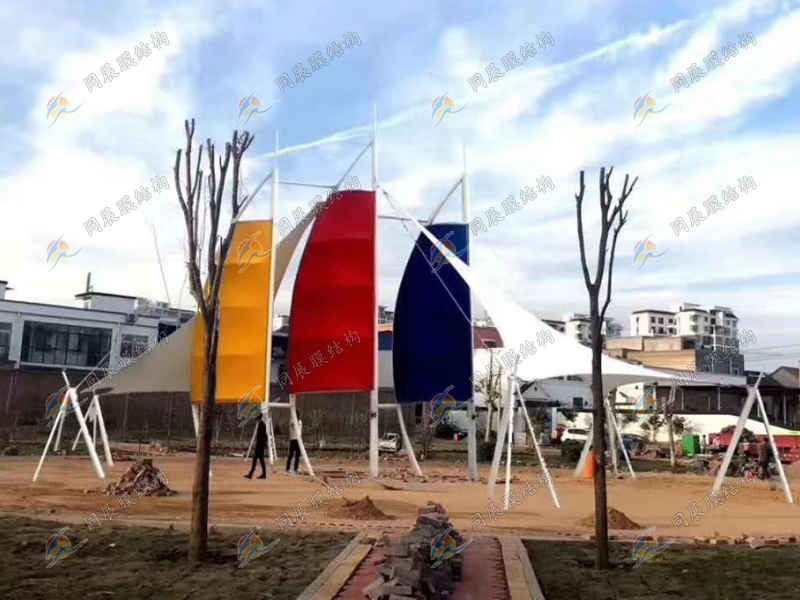 膜結(jié)構(gòu)建筑的特點(diǎn)：環(huán)保節(jié)能、防火抗震、